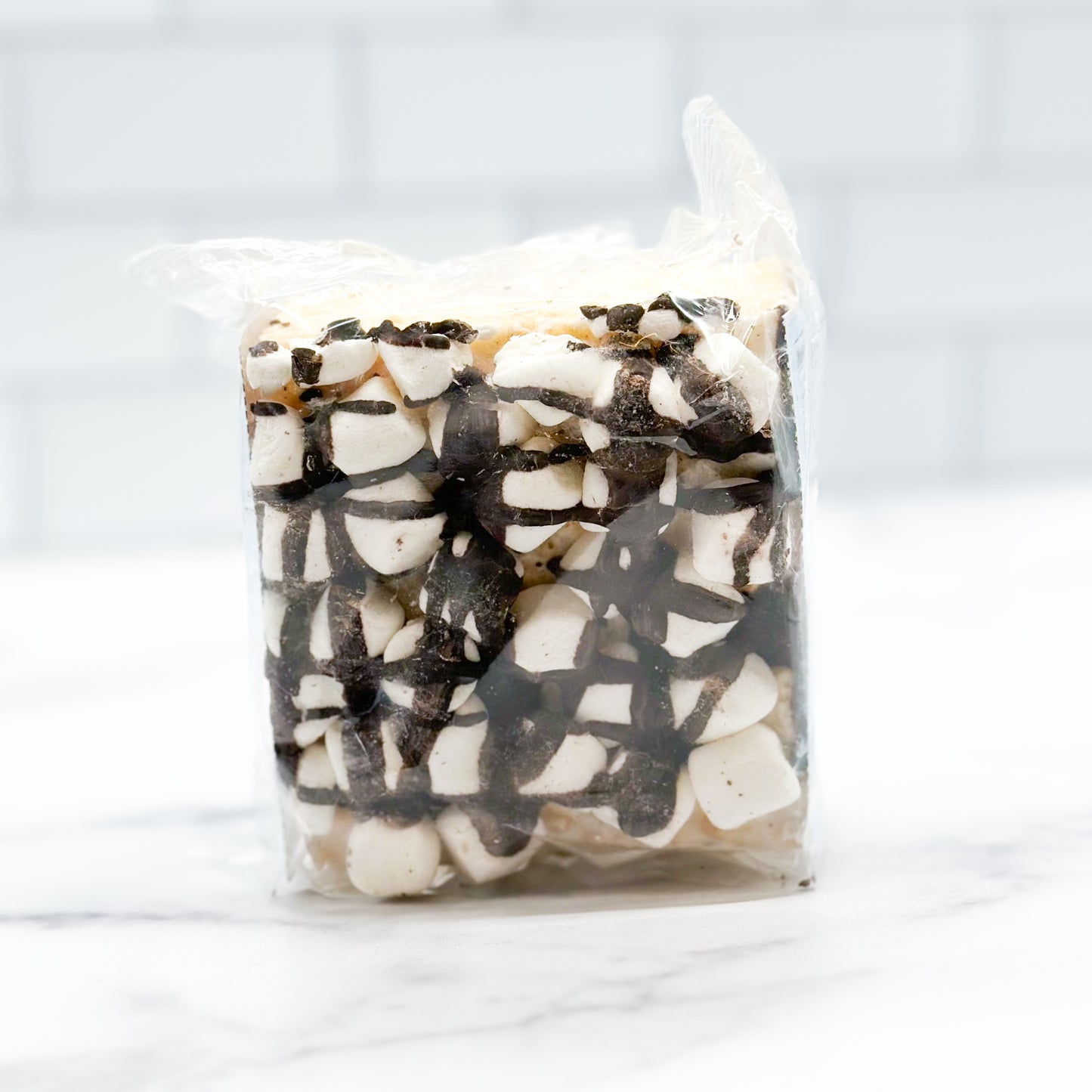 Drizzled Mini Marshmallows Crispycake