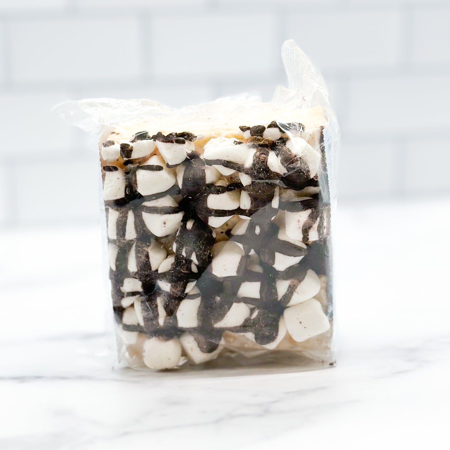 Drizzled Mini Marshmallows Crispycake